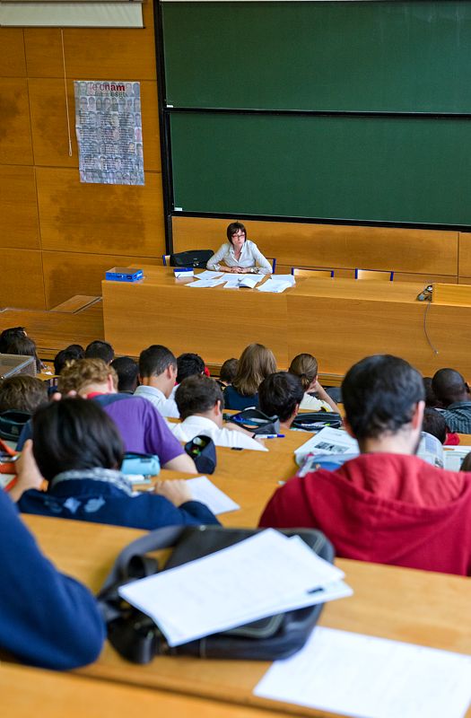 Cours en amphitheatre a  l'ESGT