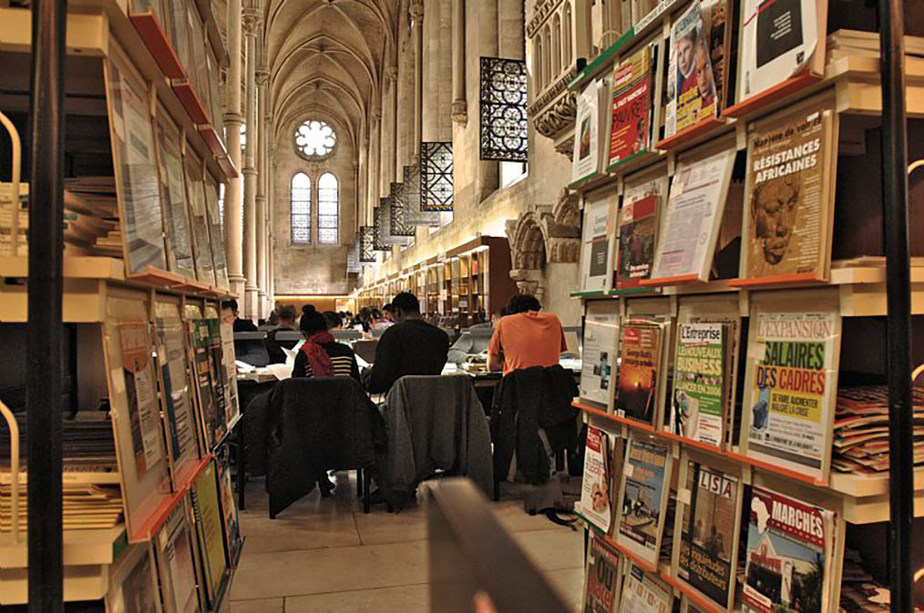 Lecteurs a la bibliotheque centrale